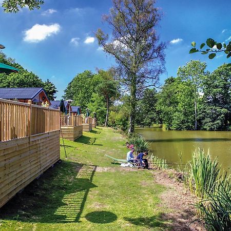 Upton Lakes Lodges Cullompton Exteriör bild