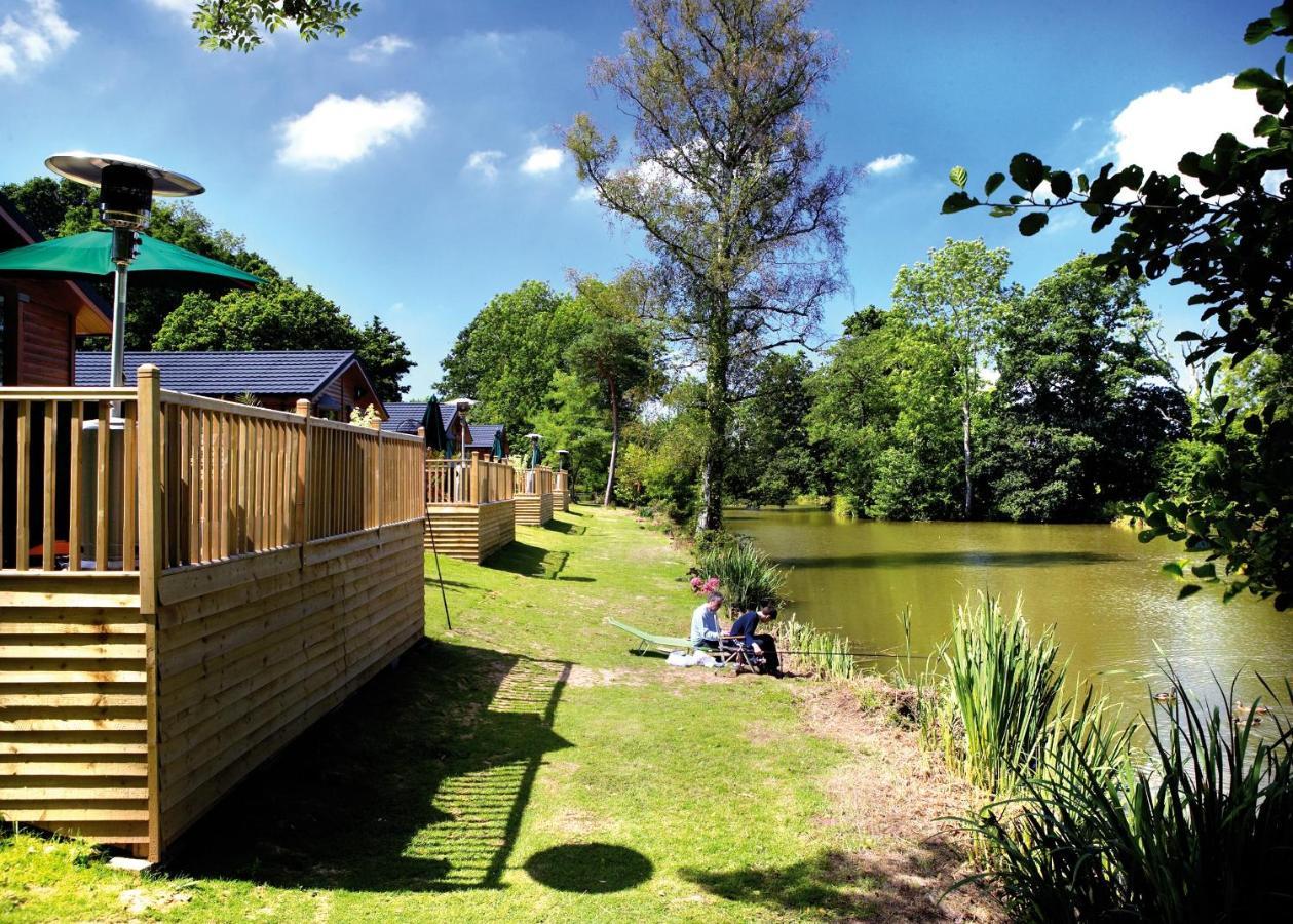 Upton Lakes Lodges Cullompton Exteriör bild