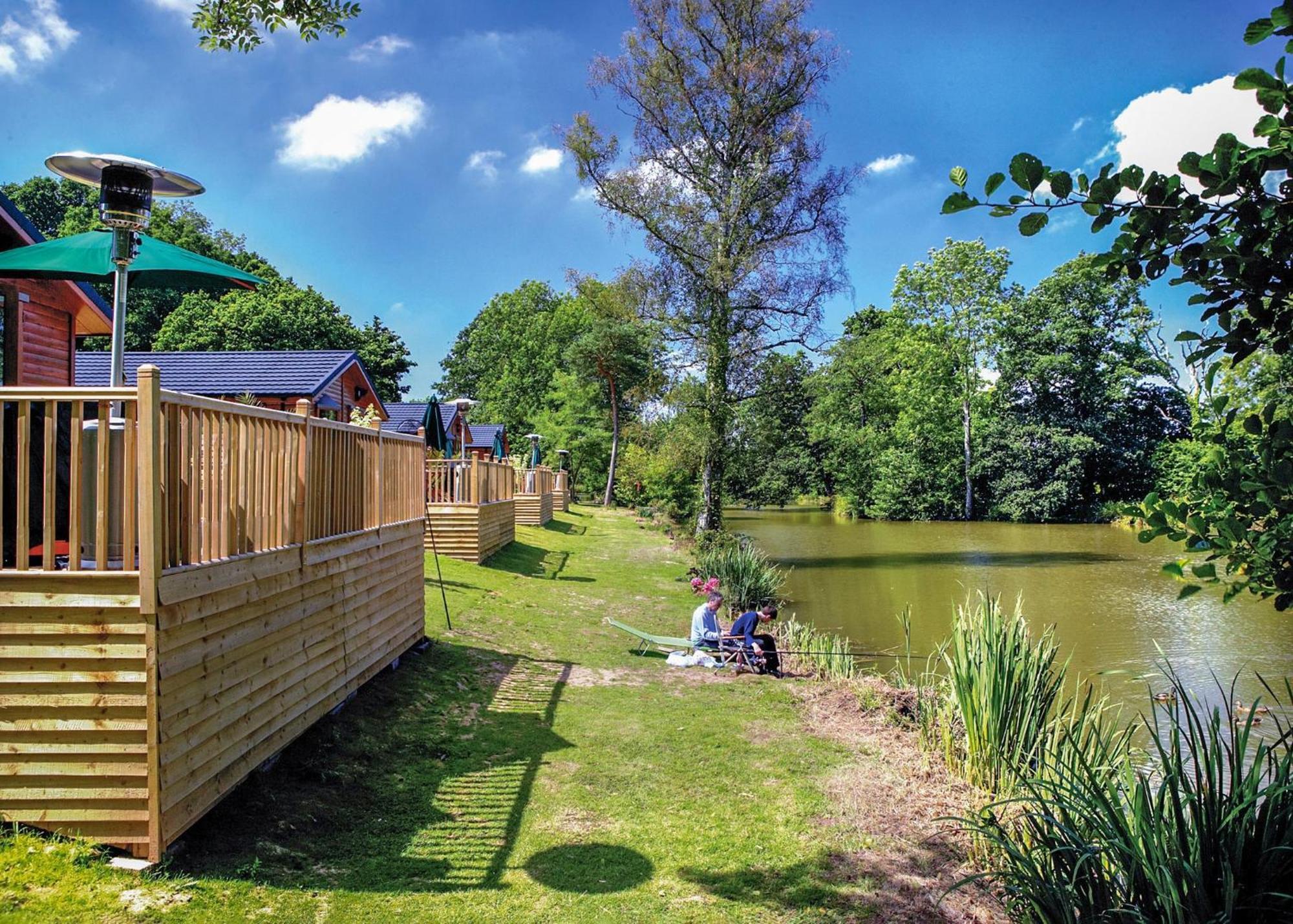 Upton Lakes Lodges Cullompton Exteriör bild